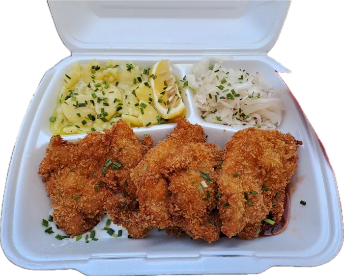 Backhendl mit Kartoffel- und Krautsalat zum Mitnehmen