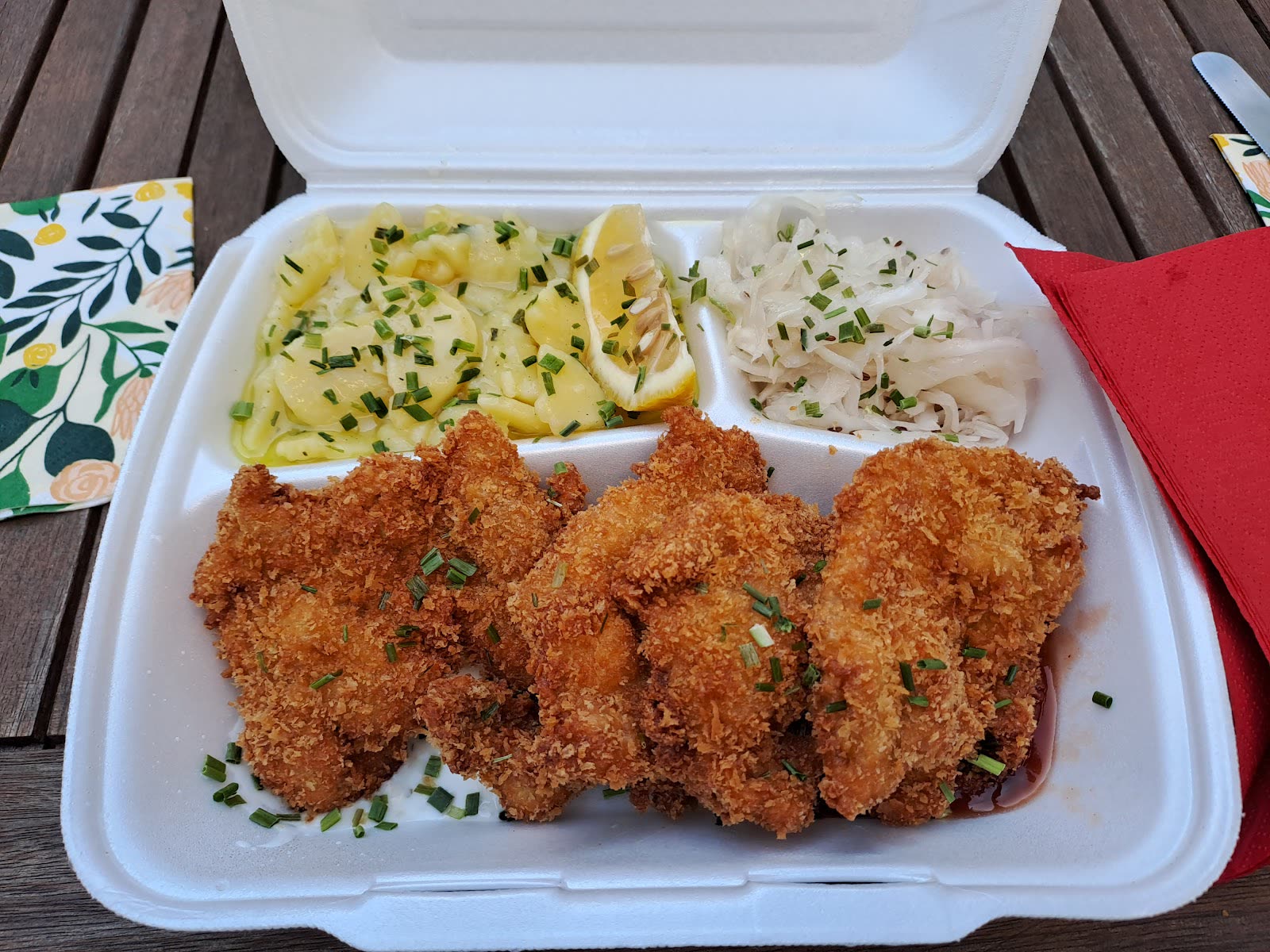 Backhendl mit Kartoffel- und Krautsalat, Foto von Gästen